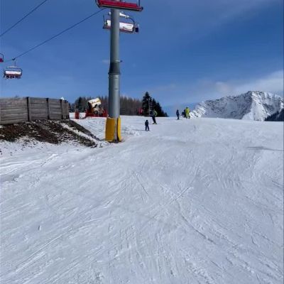 Spass im Schnee … bei uns macht Skifahren Spaß! 🎿⛷️ https://www.skiresort.de/skigebiet/berwangbichlbachrinnen/testberic...